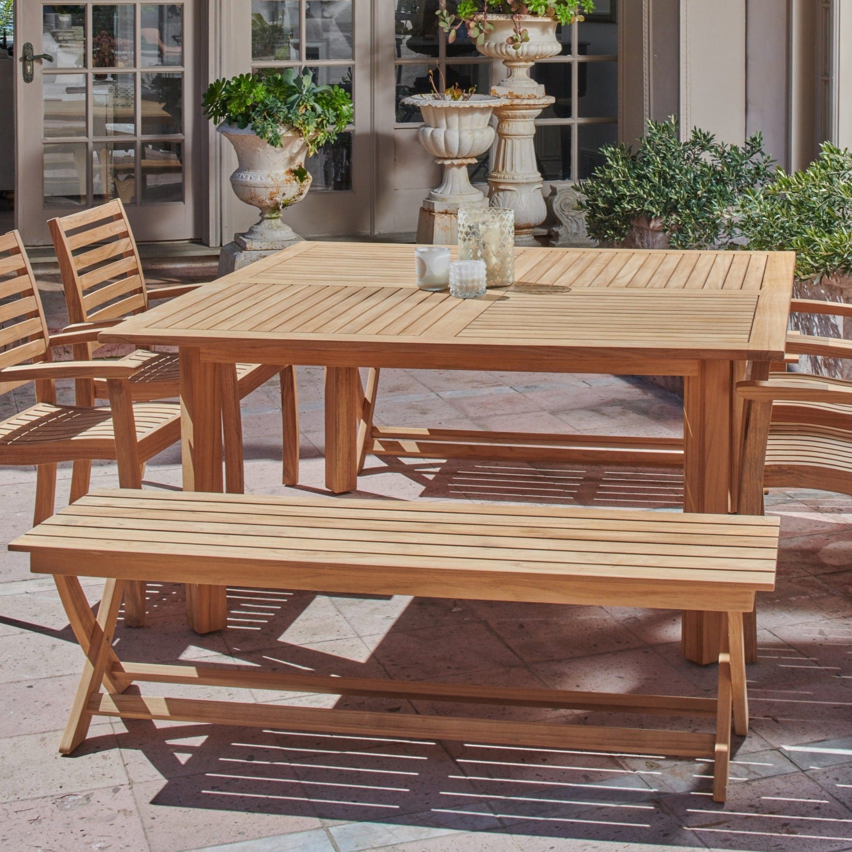 Mesa de comedor para exterior de teca Hiteak con gran diseño